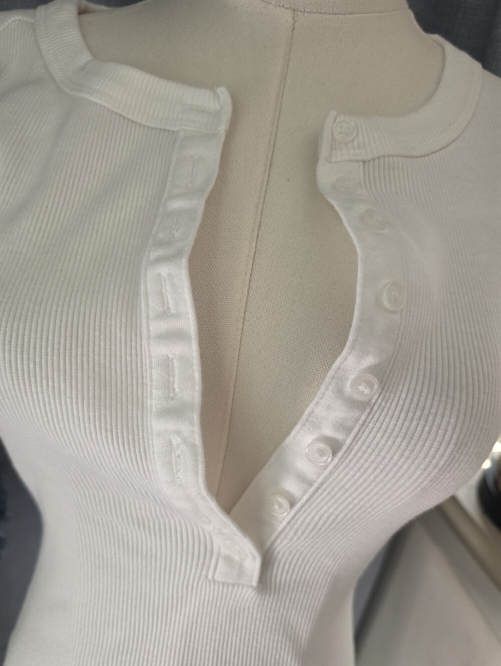 Universal Thread Tank - Picture 5 of 5